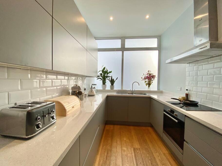 2Bdr Modern Apartment In Hammersmith West London Eksteriør bilde